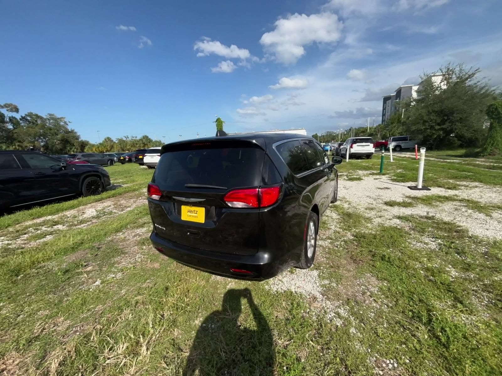 Thumbnail: 2023 Chrysler Voyager - 14
