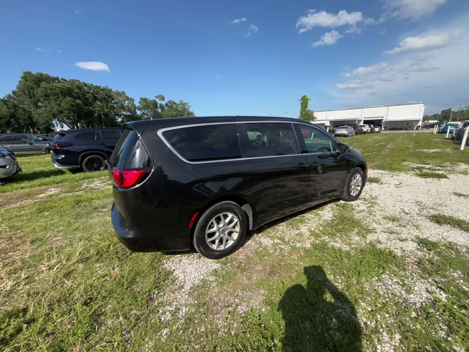 Thumbnail: 2023 Chrysler Voyager - 15