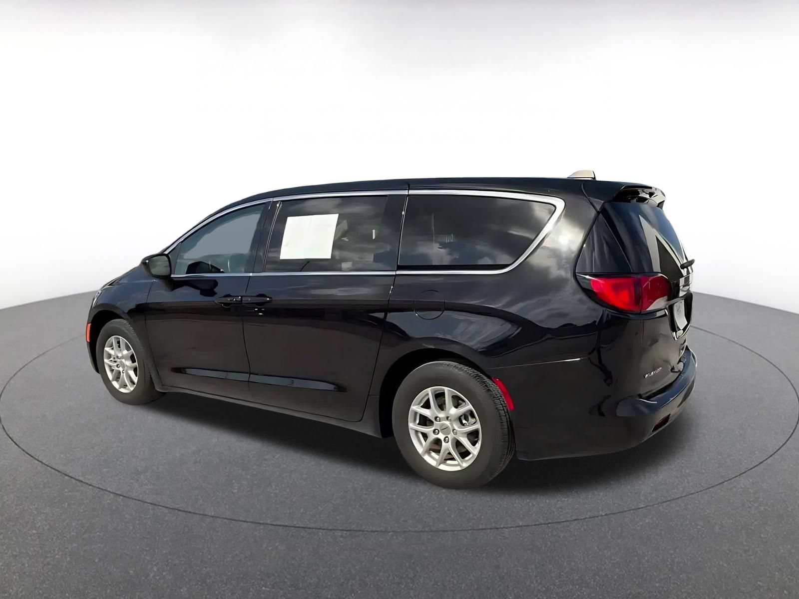 Thumbnail: 2024 Chrysler Voyager - 9