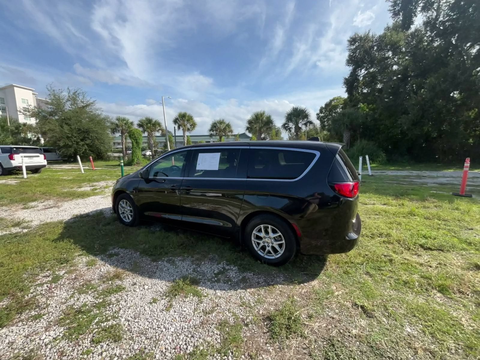 Thumbnail: 2023 Chrysler Voyager - 10