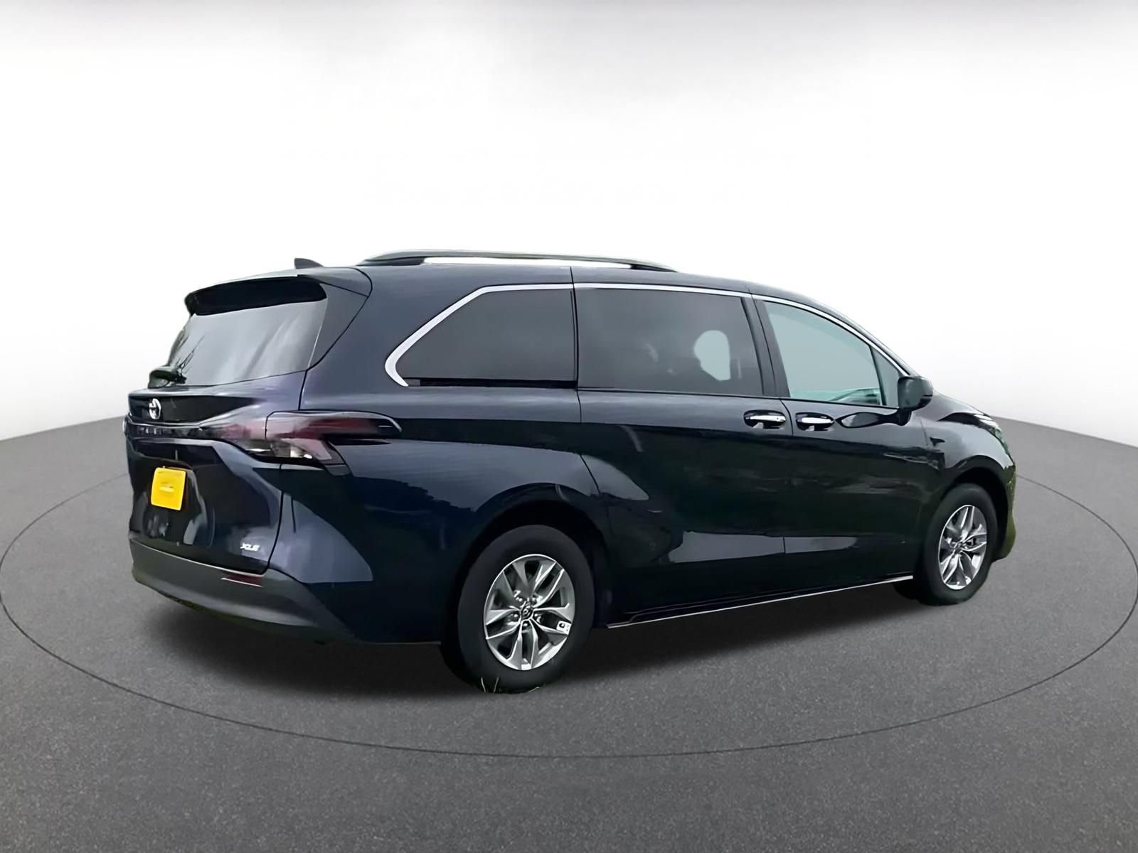 Thumbnail: 2025 Toyota Sienna - 14
