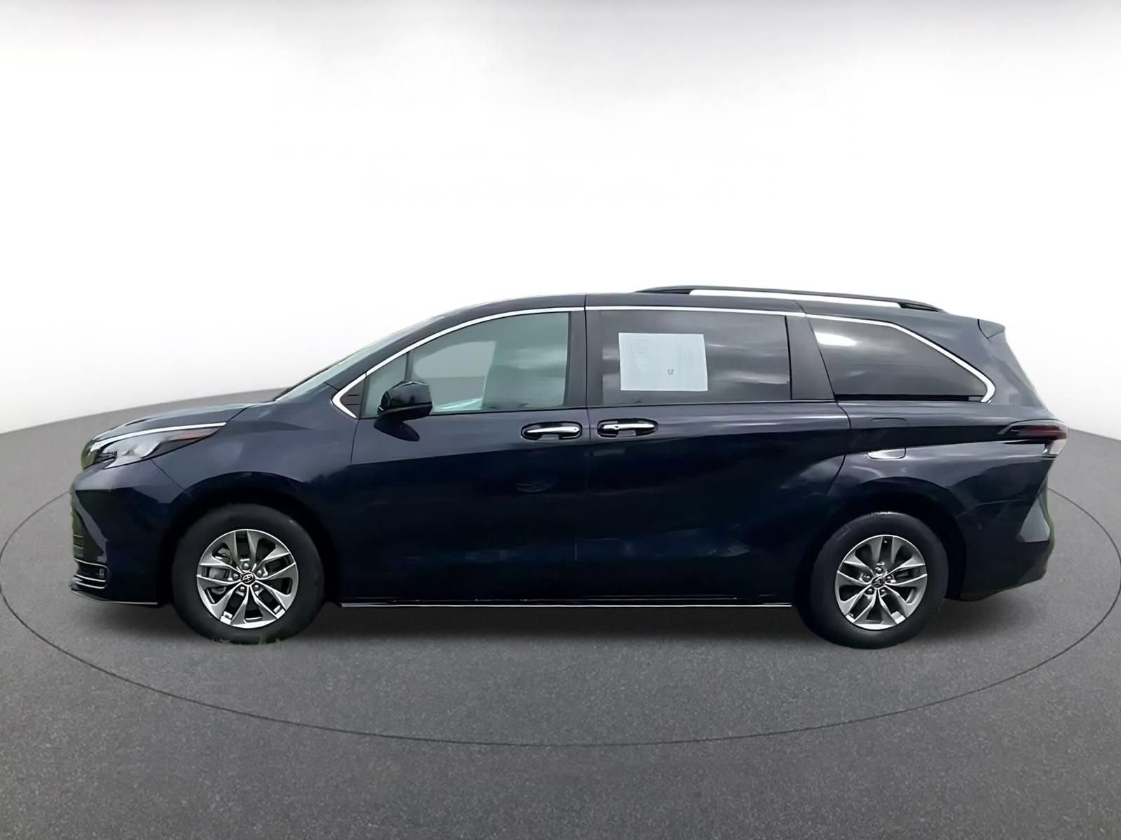 Thumbnail: 2025 Toyota Sienna - 9