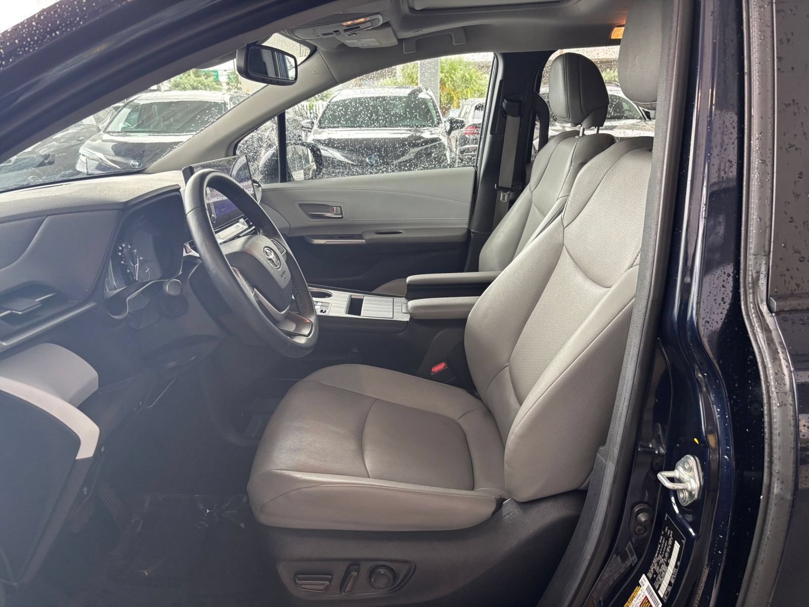 Thumbnail: 2025 Toyota Sienna - 28