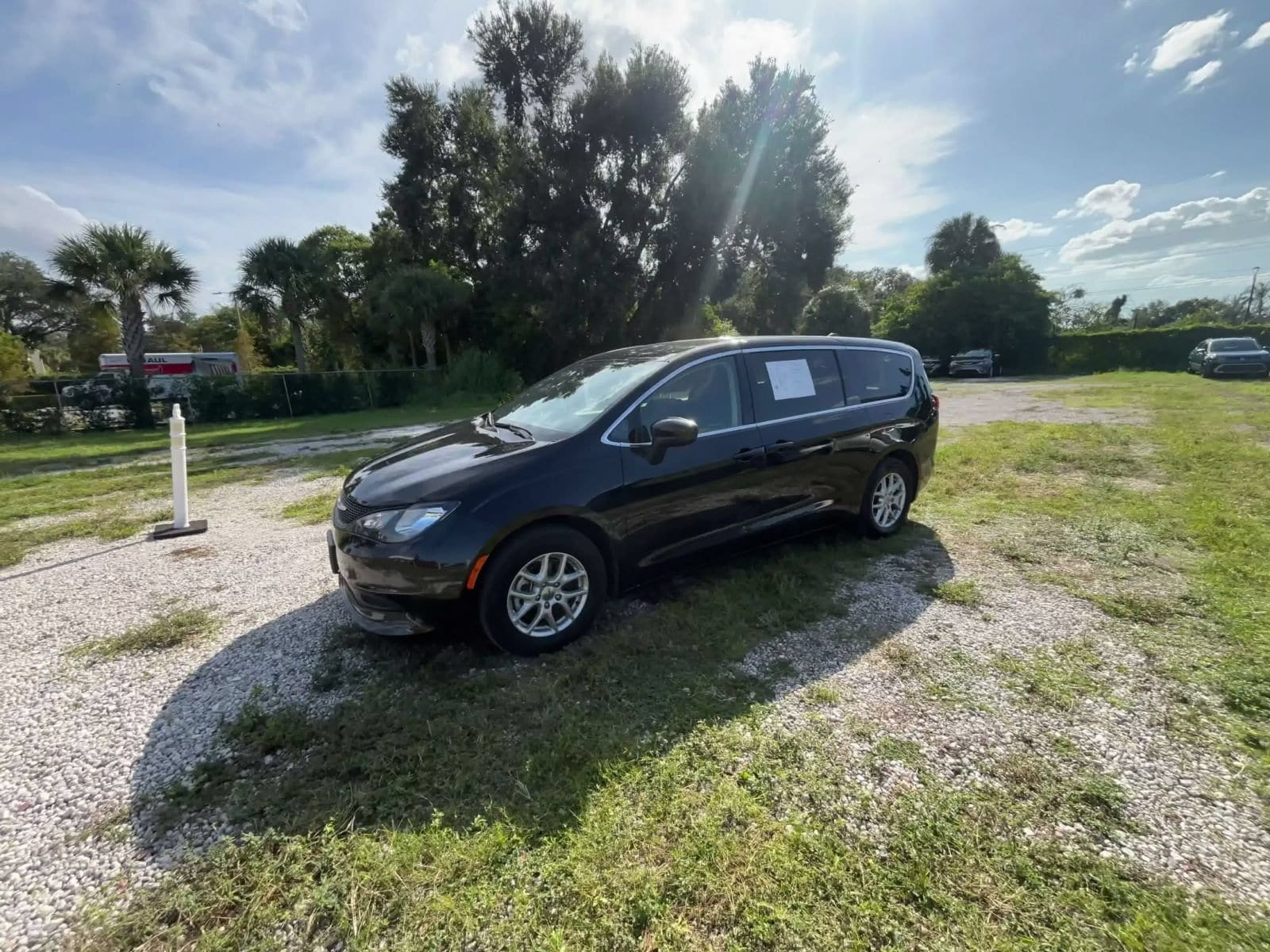 Thumbnail: 2023 Chrysler Voyager - 8