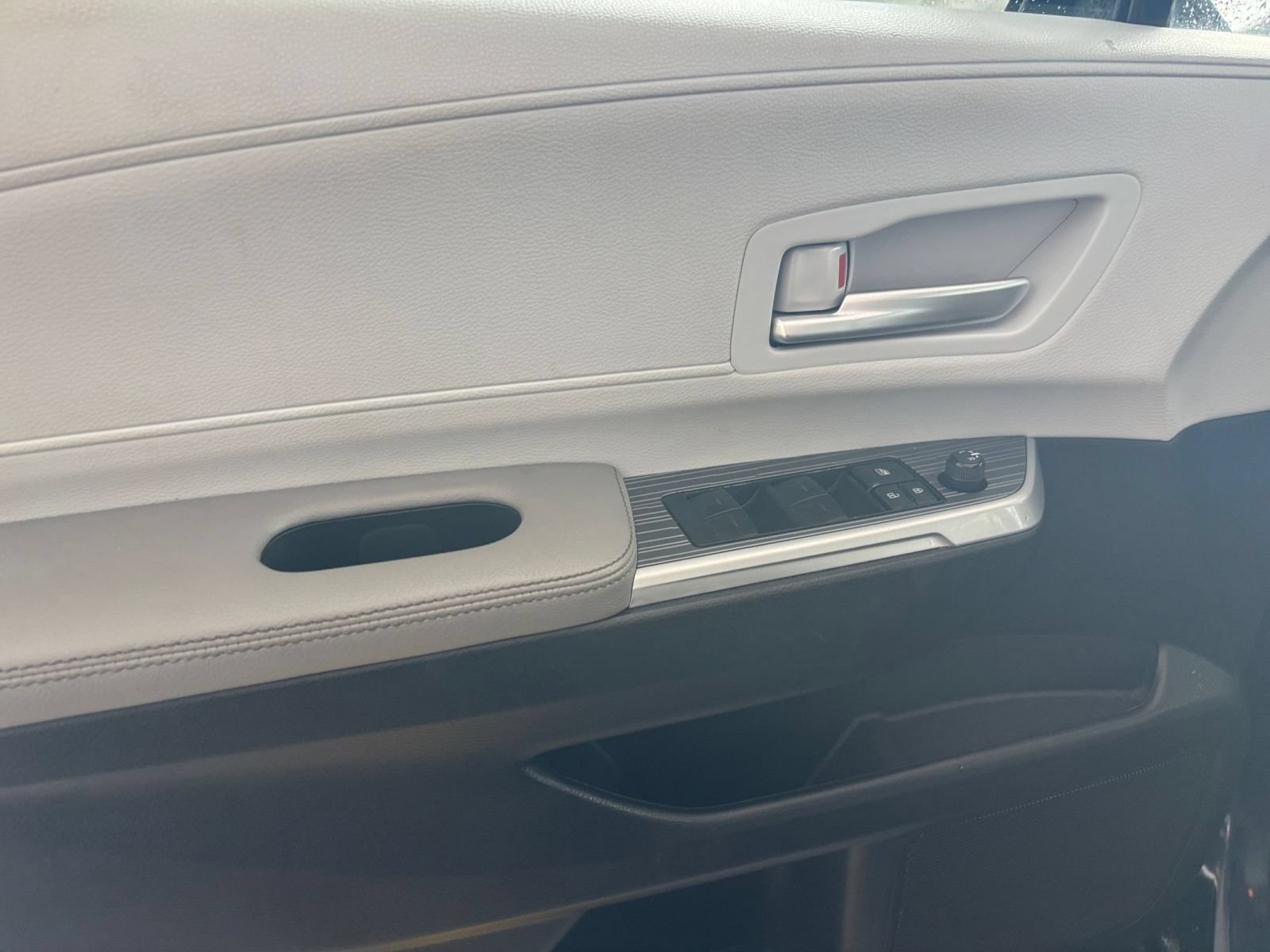 Thumbnail: 2025 Toyota Sienna - 18