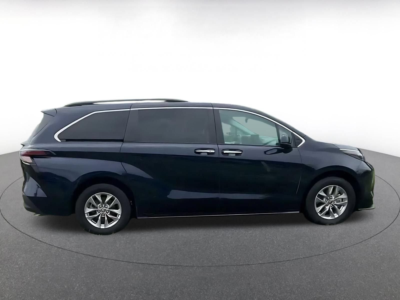 Thumbnail: 2025 Toyota Sienna - 15