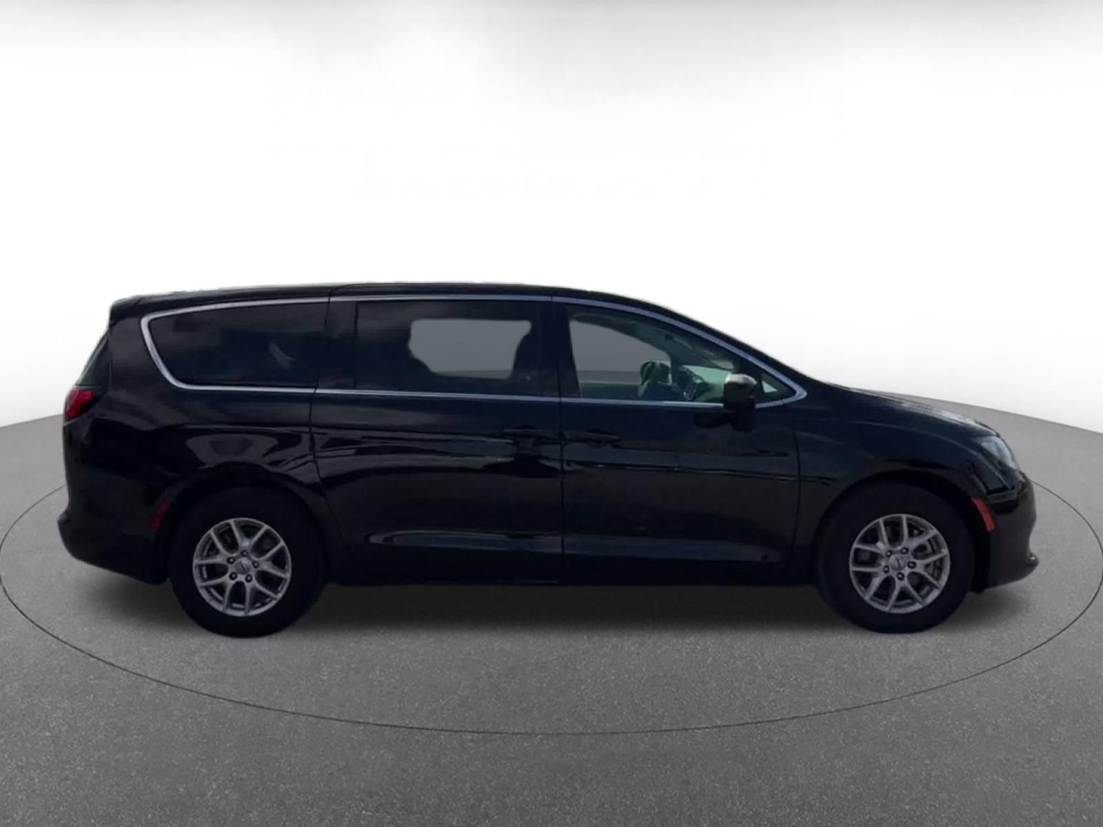 Thumbnail: 2024 Chrysler Voyager - 15