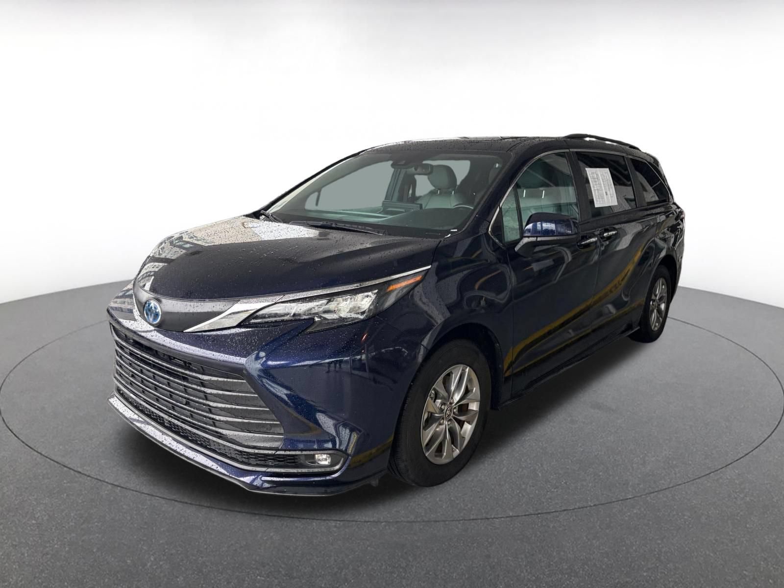Thumbnail: 2025 Toyota Sienna - 6
