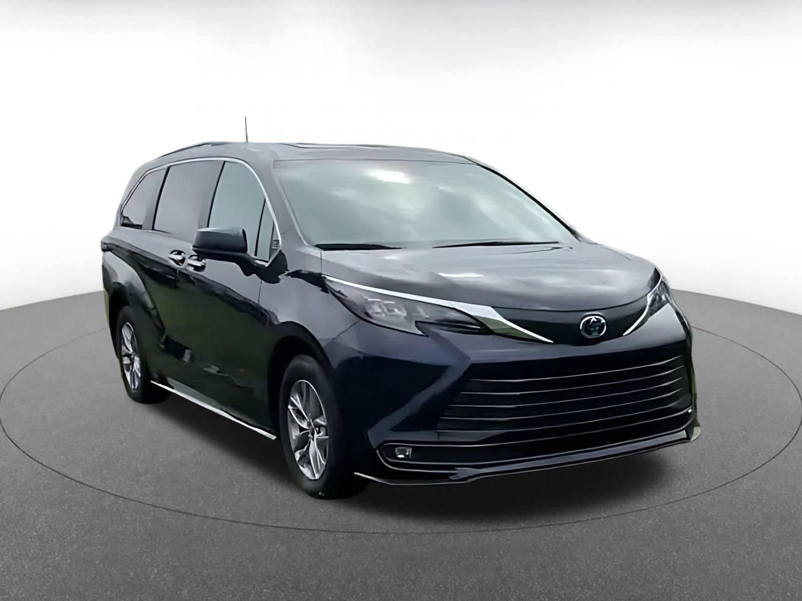 Thumbnail: 2025 Toyota Sienna - 2