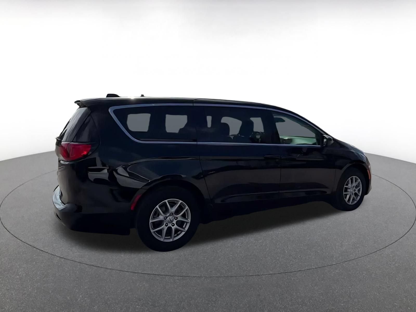 Thumbnail: 2024 Chrysler Voyager - 14