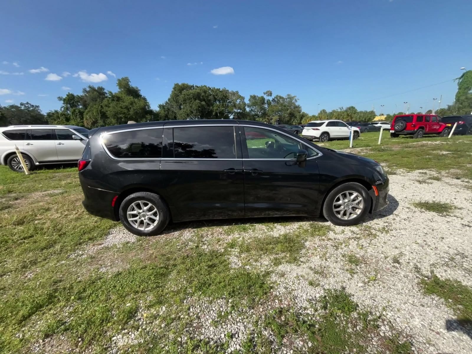 Thumbnail: 2023 Chrysler Voyager - 16