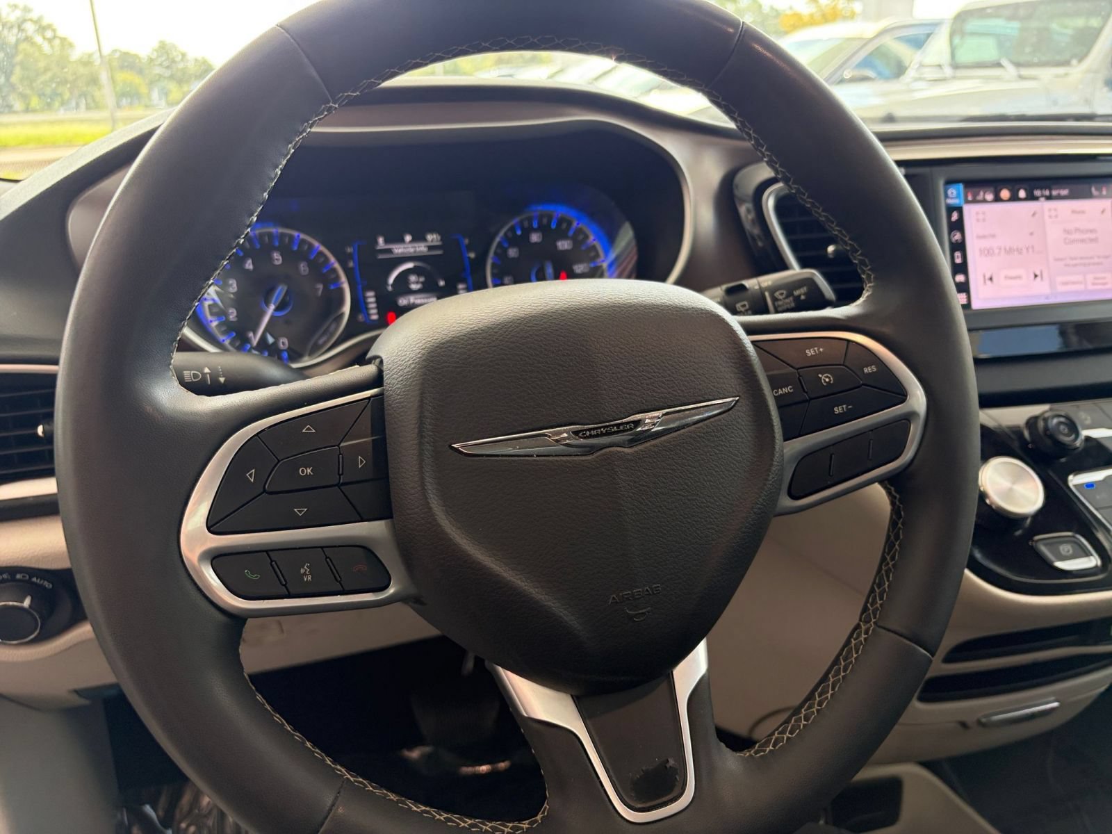 Thumbnail: 2024 Chrysler Voyager - 27