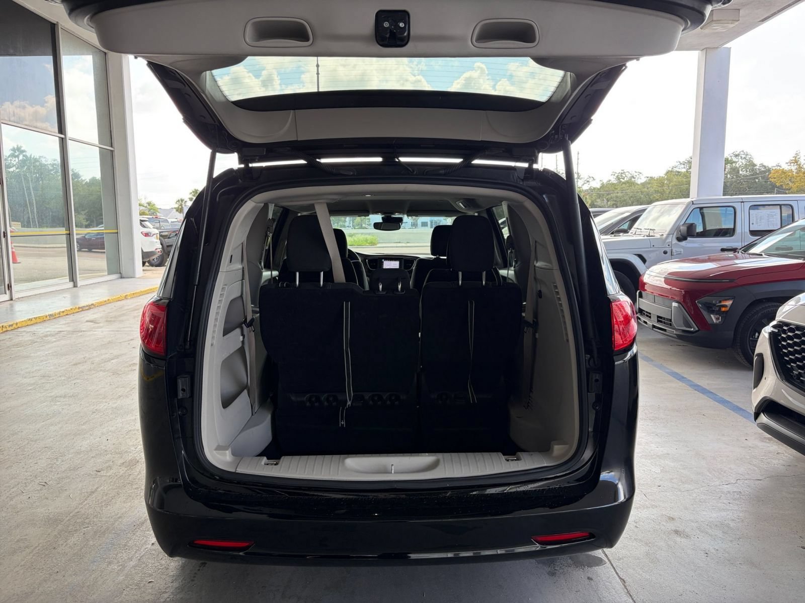 Thumbnail: 2024 Chrysler Voyager - 31