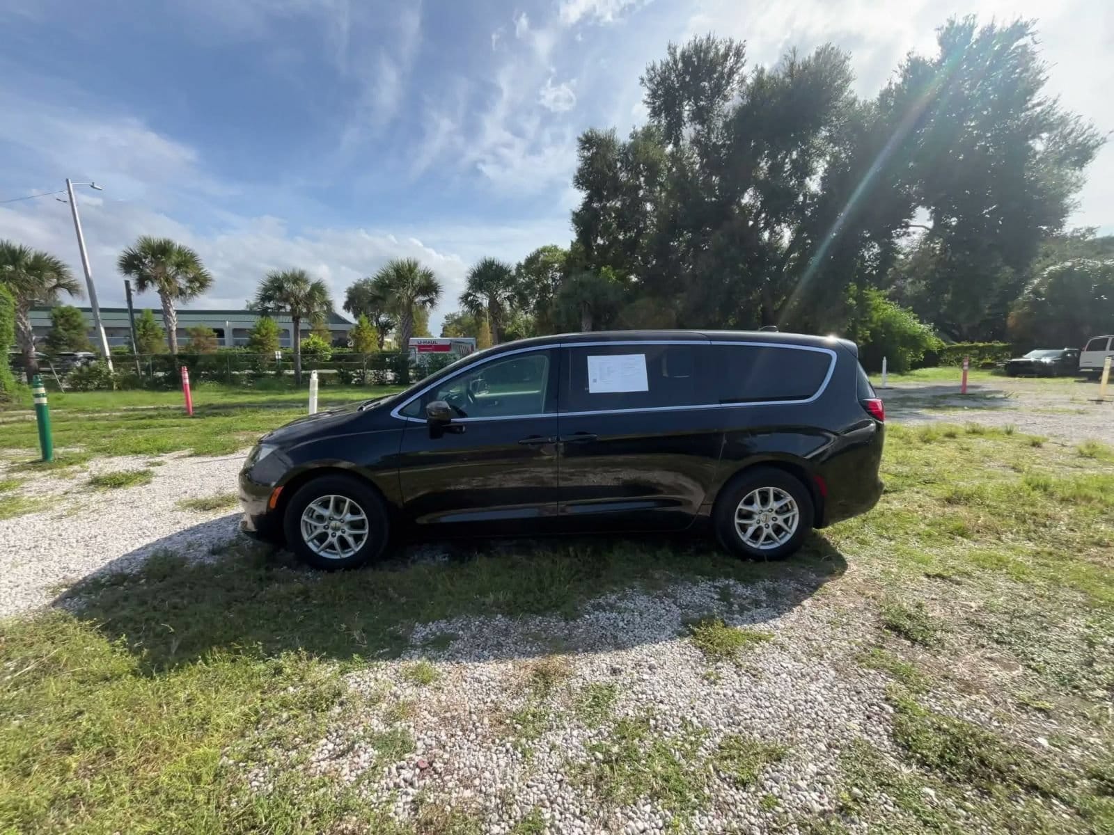 Thumbnail: 2023 Chrysler Voyager - 9