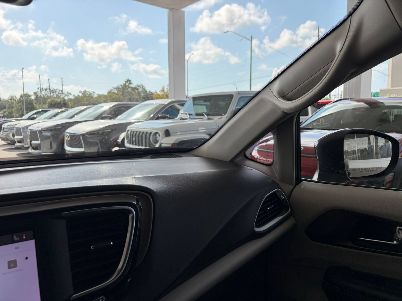 Thumbnail: 2024 Chrysler Voyager - 35