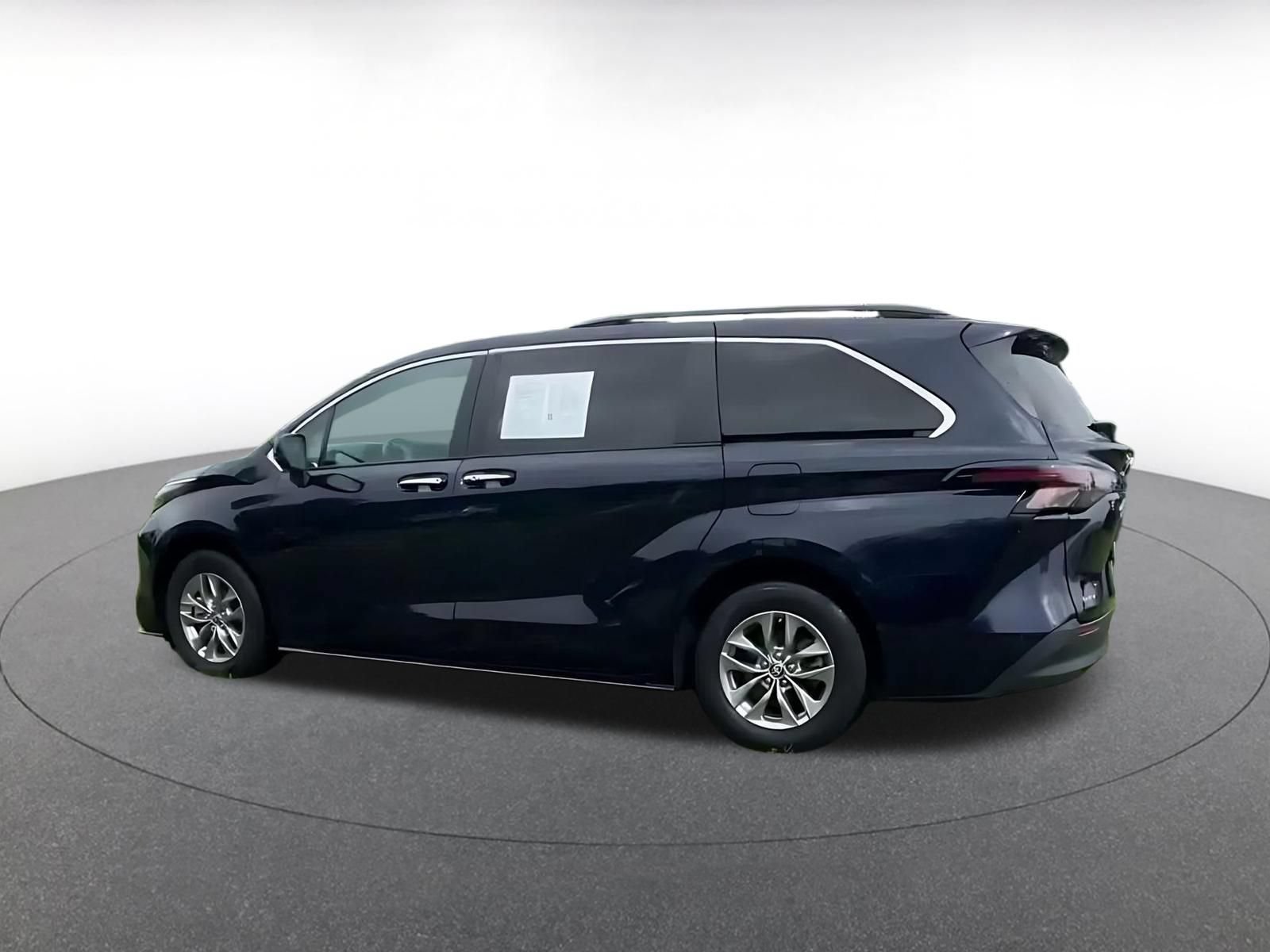 Thumbnail: 2025 Toyota Sienna - 3