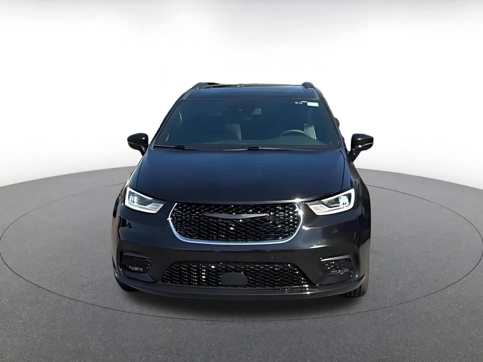 Thumbnail: 2025 Chrysler Pacifica - 4