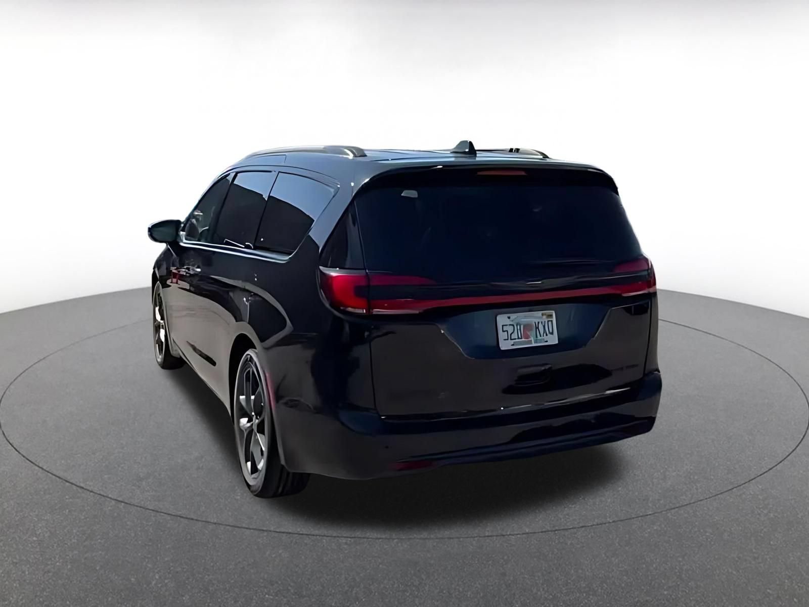 Thumbnail: 2025 Chrysler Pacifica - 10