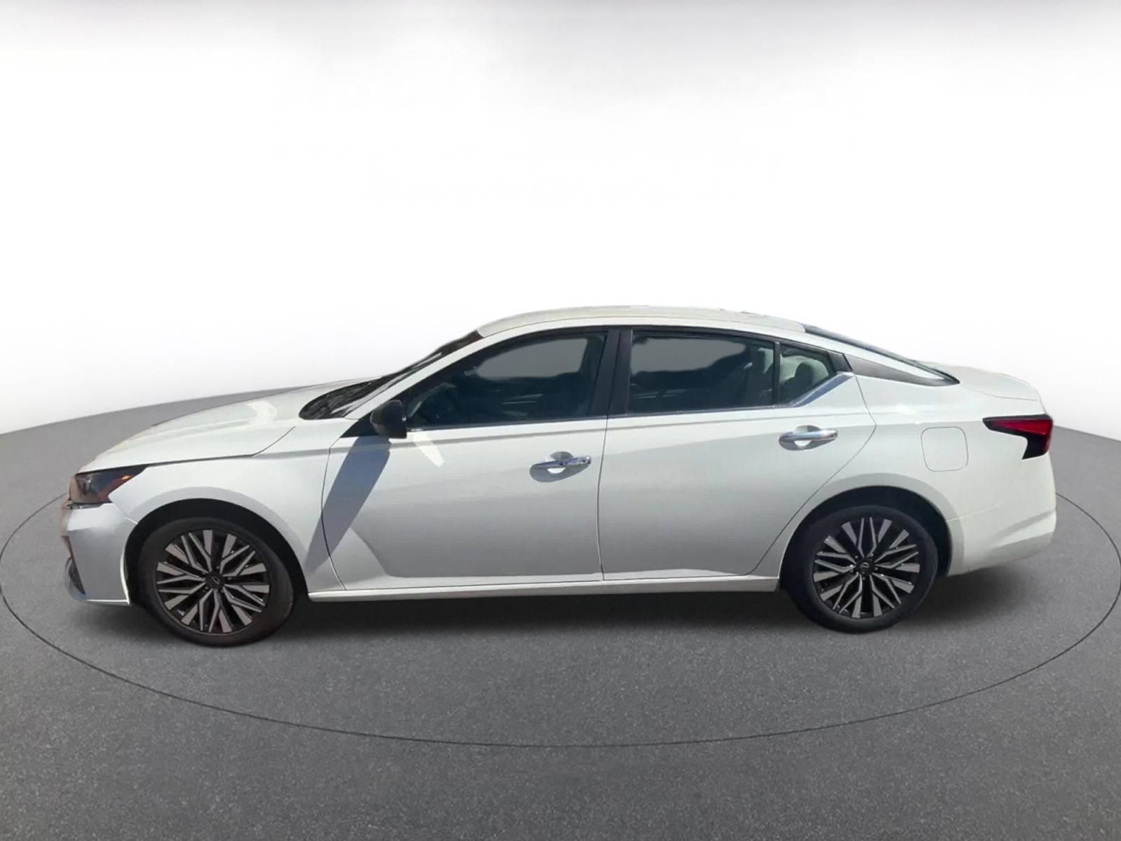 Thumbnail: 2025 Nissan Altima - 8