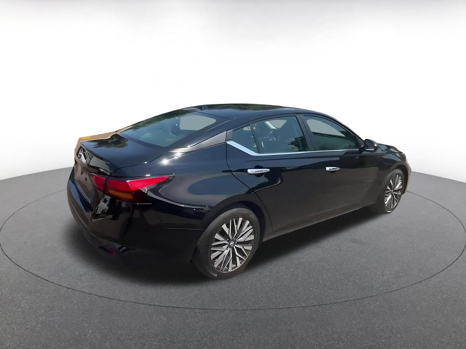 Thumbnail: 2025 Nissan Altima - 13