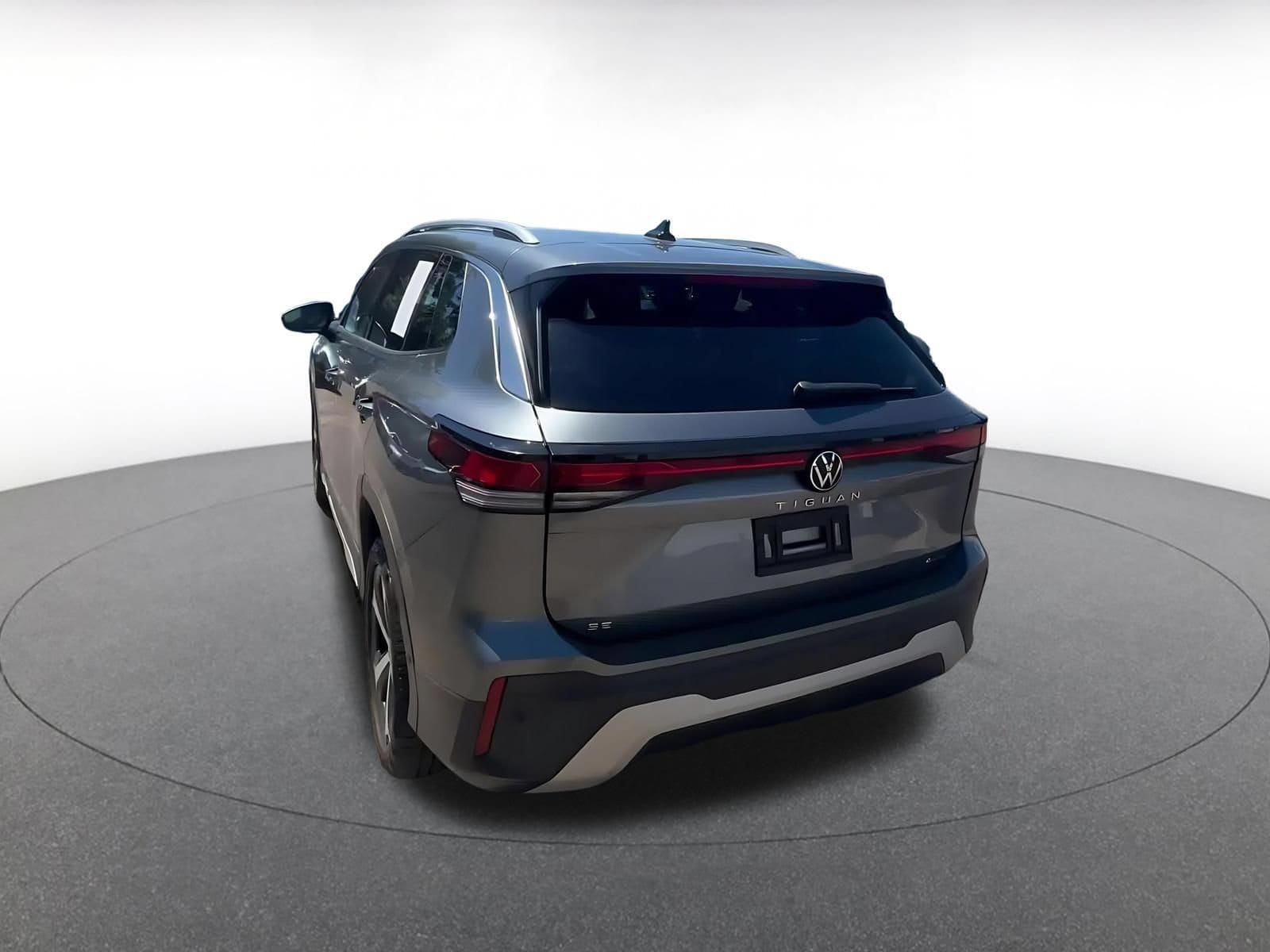 Thumbnail: 2026 Volkswagen Tiguan - 10