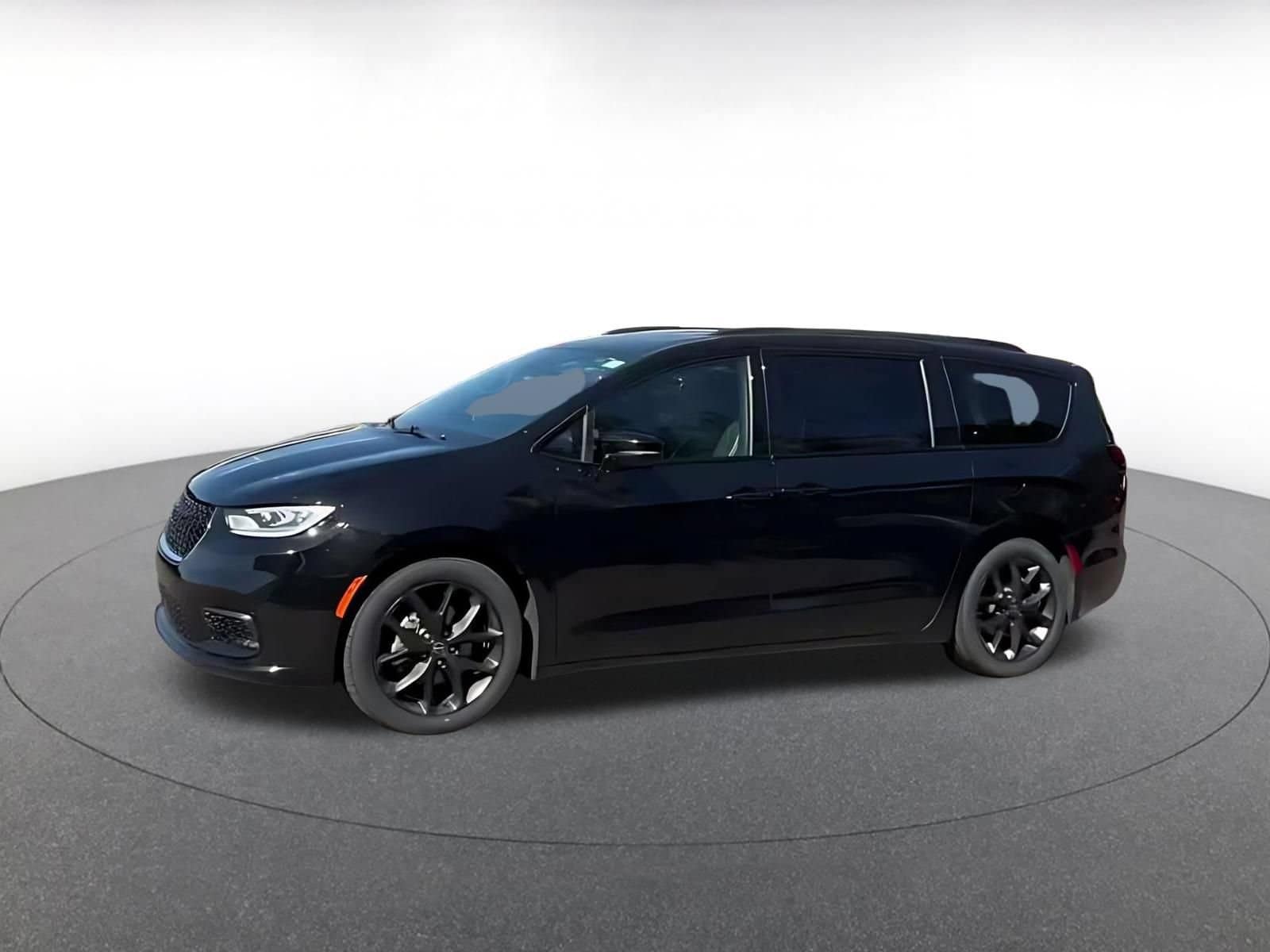 Thumbnail: 2025 Chrysler Pacifica - 7
