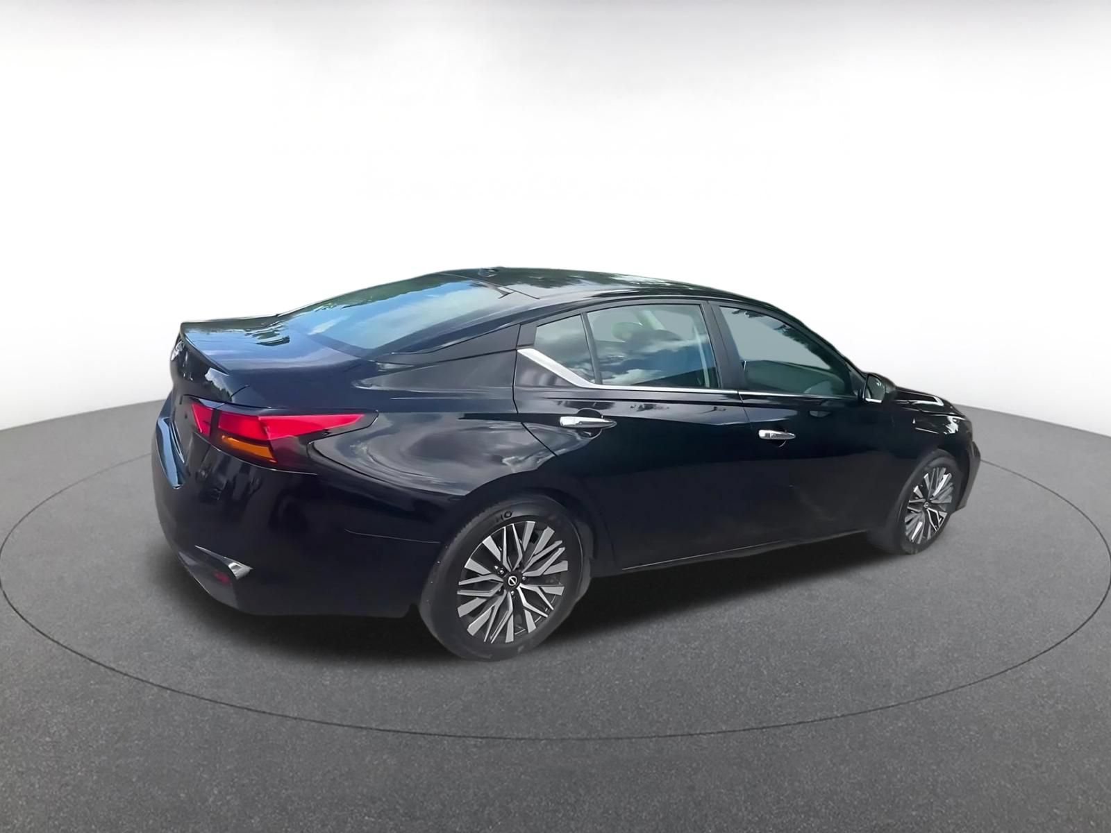 Thumbnail: 2025 Nissan Altima - 13