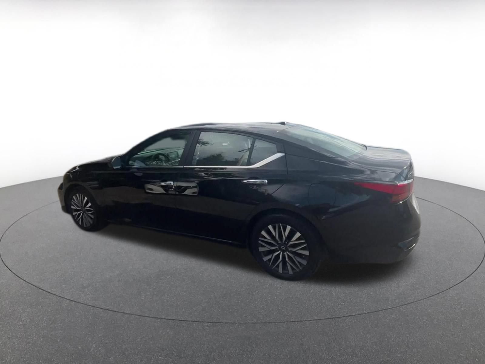 Thumbnail: 2025 Nissan Altima - 10