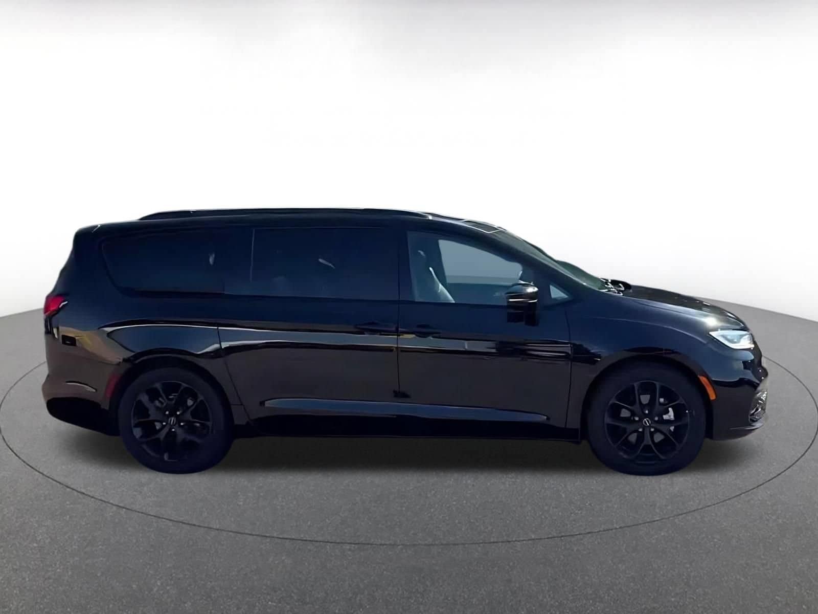 Thumbnail: 2025 Chrysler Pacifica - 15