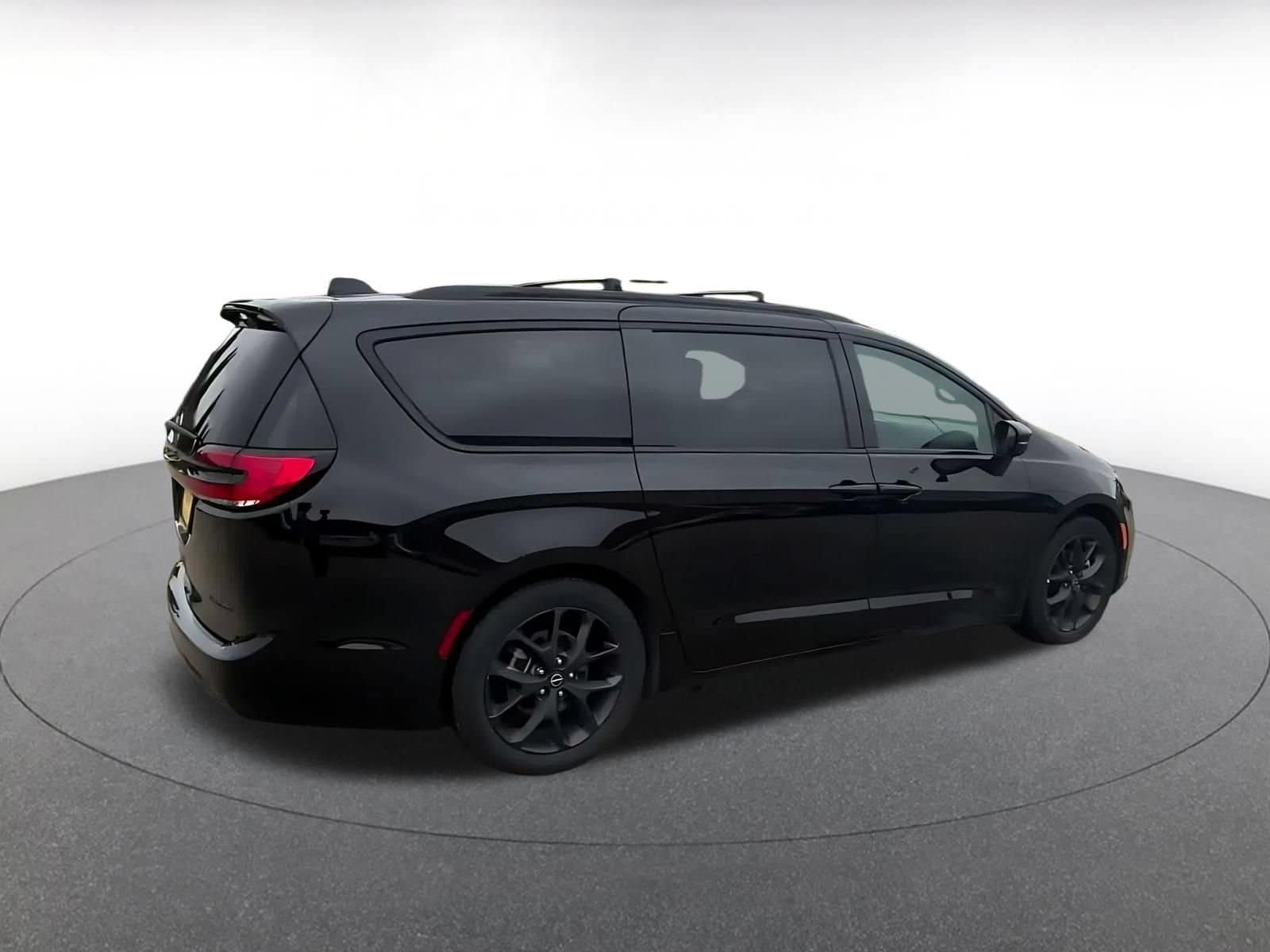 Thumbnail: 2025 Chrysler Pacifica - 14