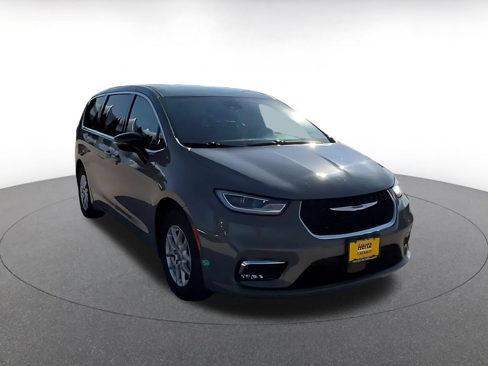 Thumbnail: 2025 Chrysler Pacifica - 3