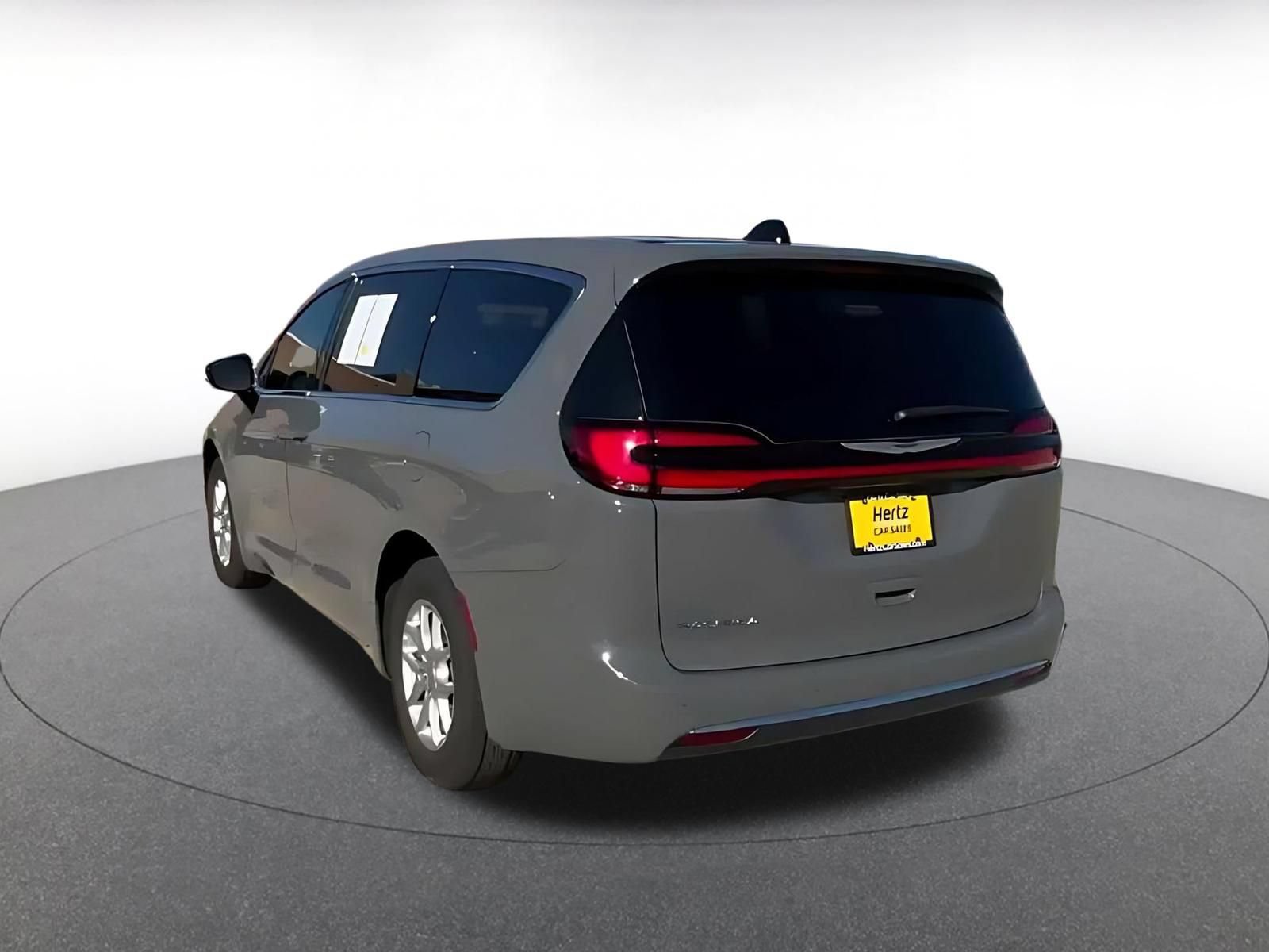 Thumbnail: 2025 Chrysler Pacifica - 10