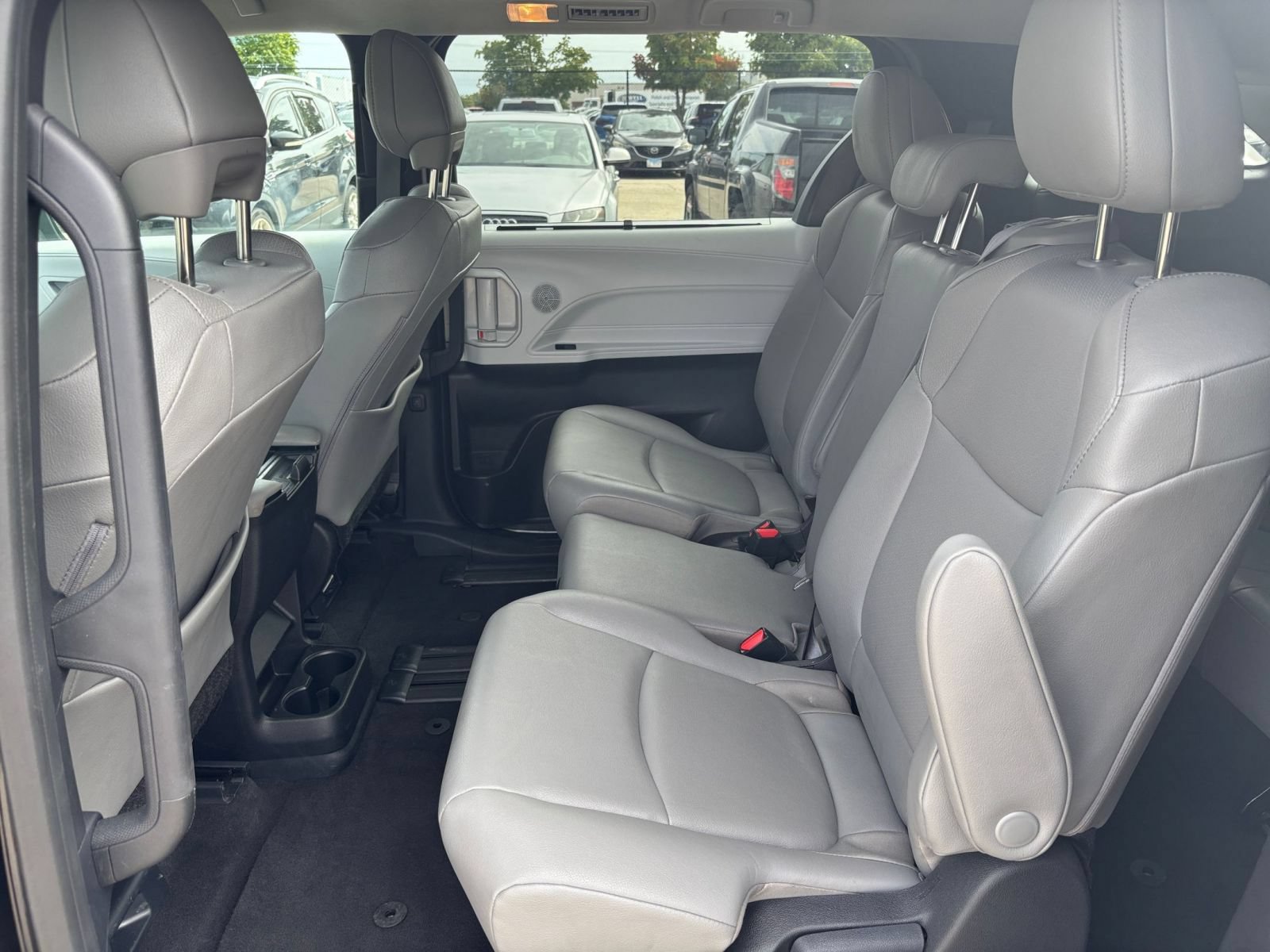 Thumbnail: 2025 Toyota Sienna - 26