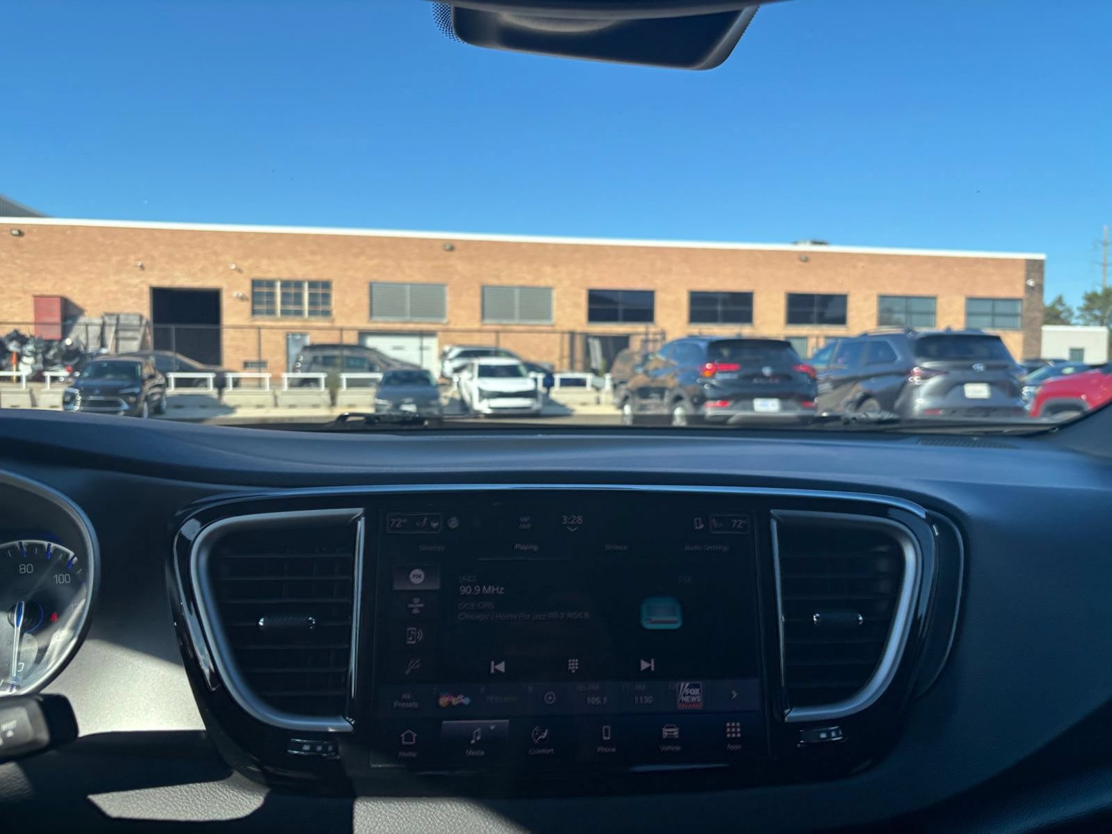 Thumbnail: 2025 Chrysler Pacifica - 16