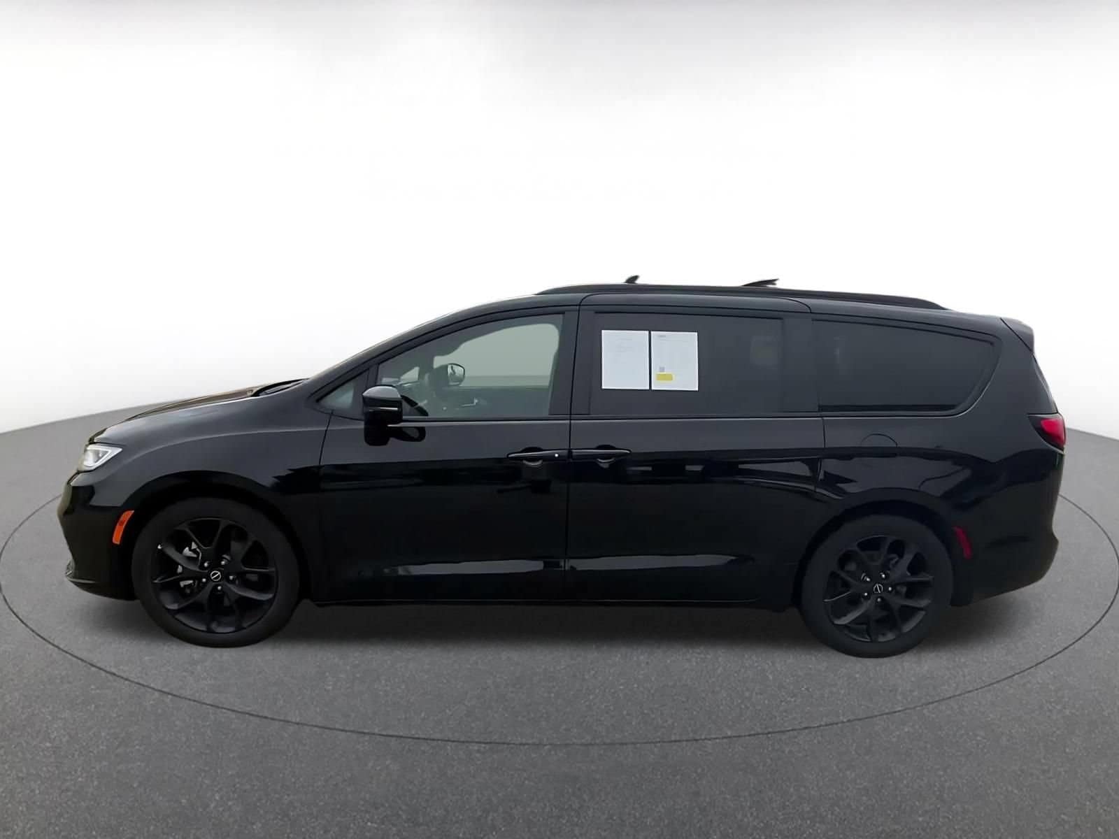 Thumbnail: 2025 Chrysler Pacifica - 8