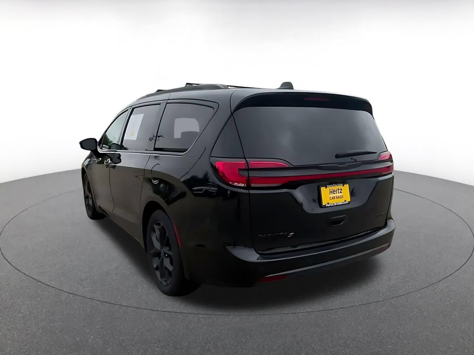 Thumbnail: 2025 Chrysler Pacifica - 10