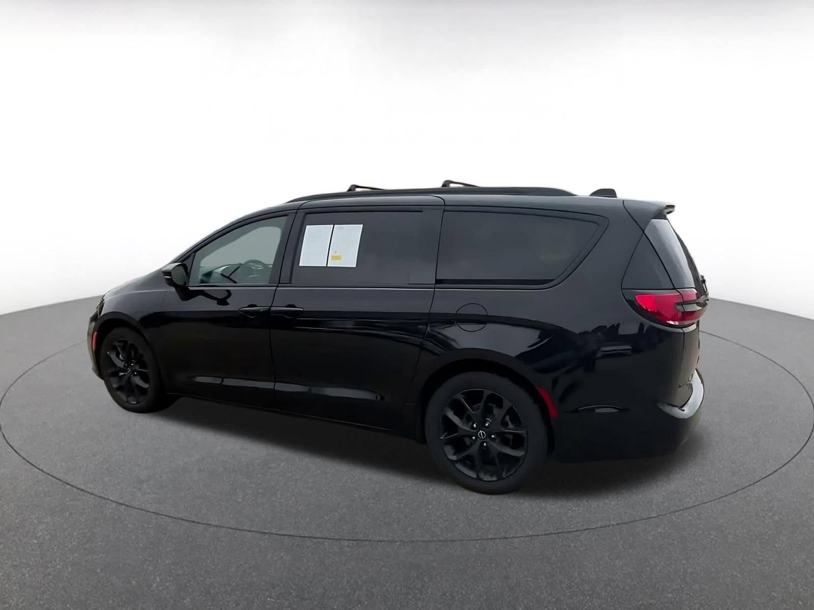 Thumbnail: 2025 Chrysler Pacifica - 9