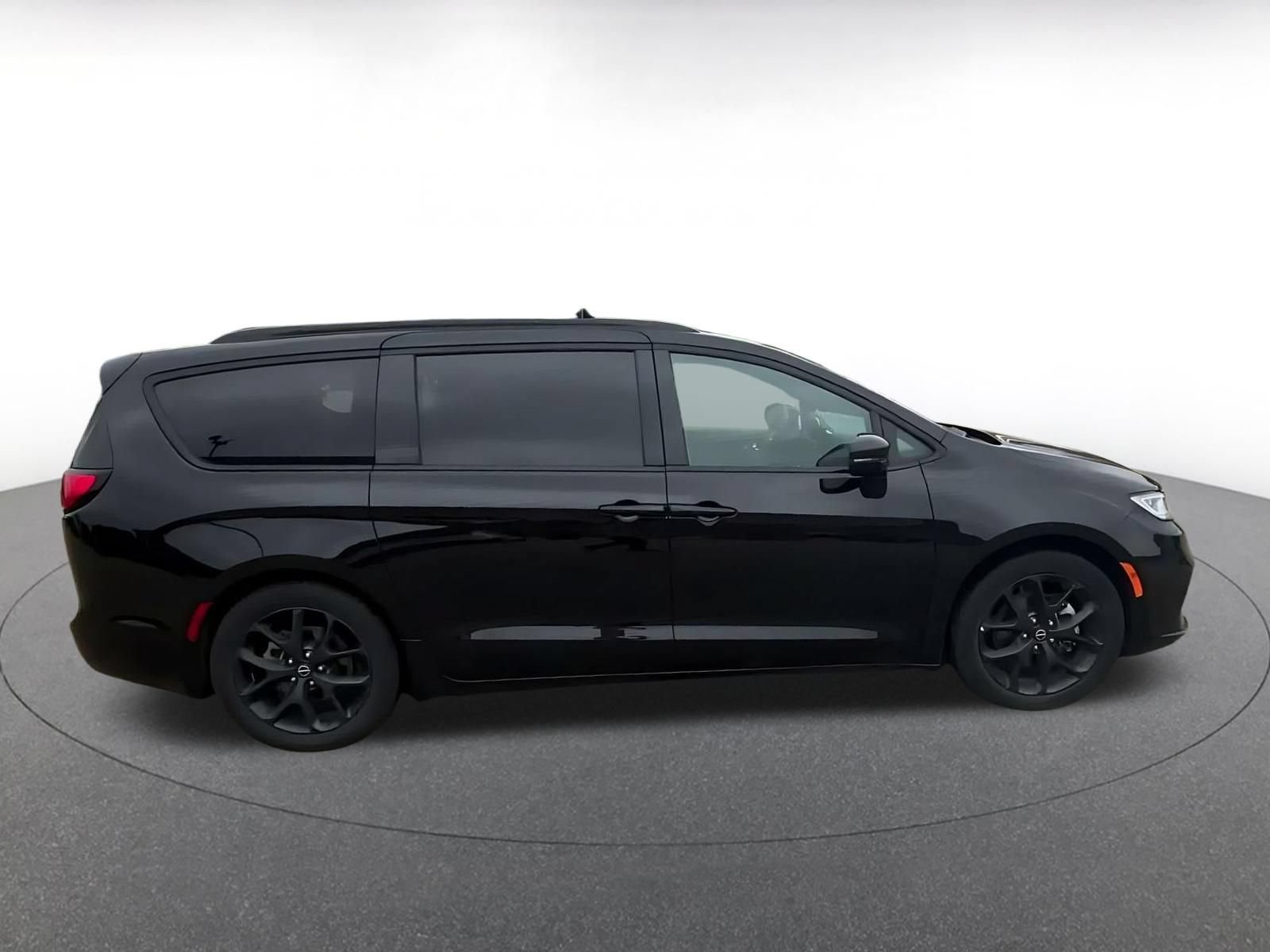 Thumbnail: 2025 Chrysler Pacifica - 15
