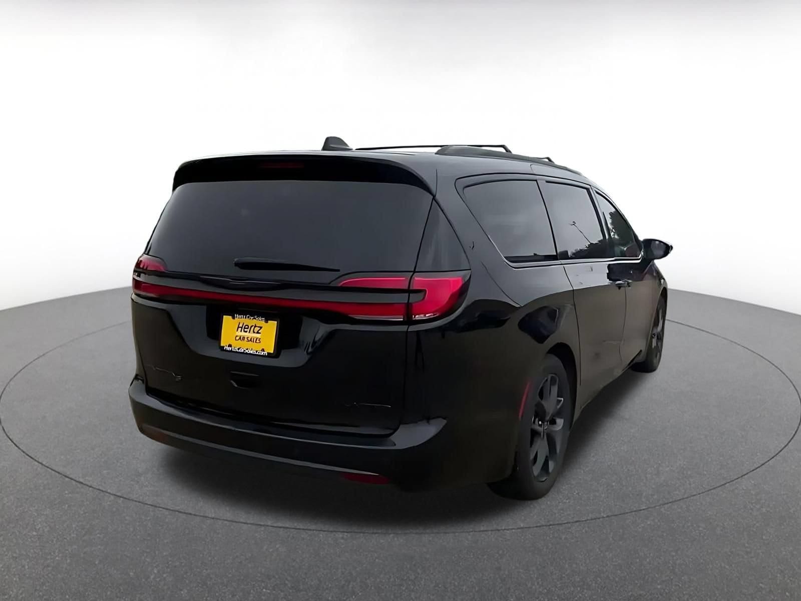 Thumbnail: 2025 Chrysler Pacifica - 13