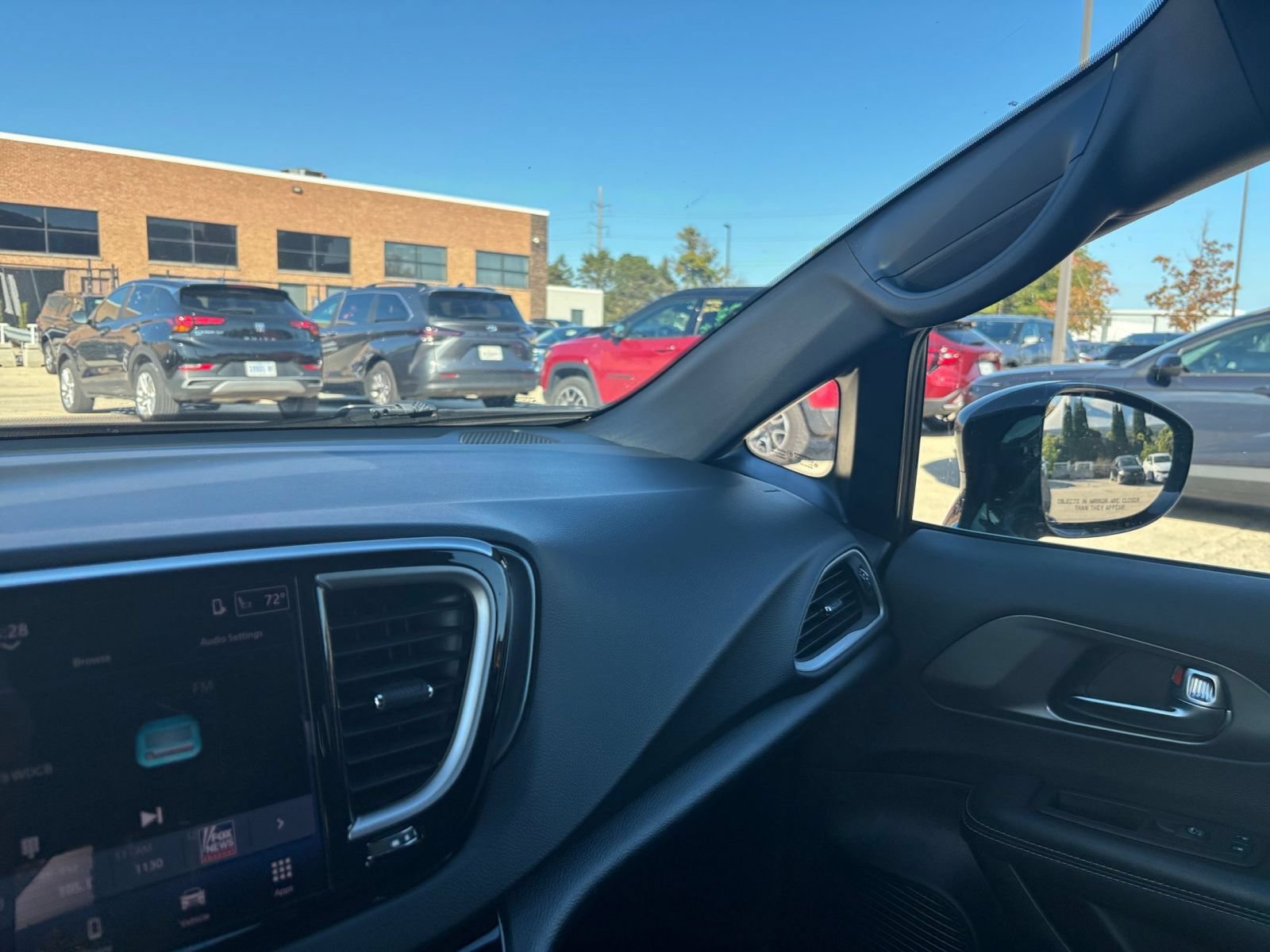 Thumbnail: 2025 Chrysler Pacifica - 35