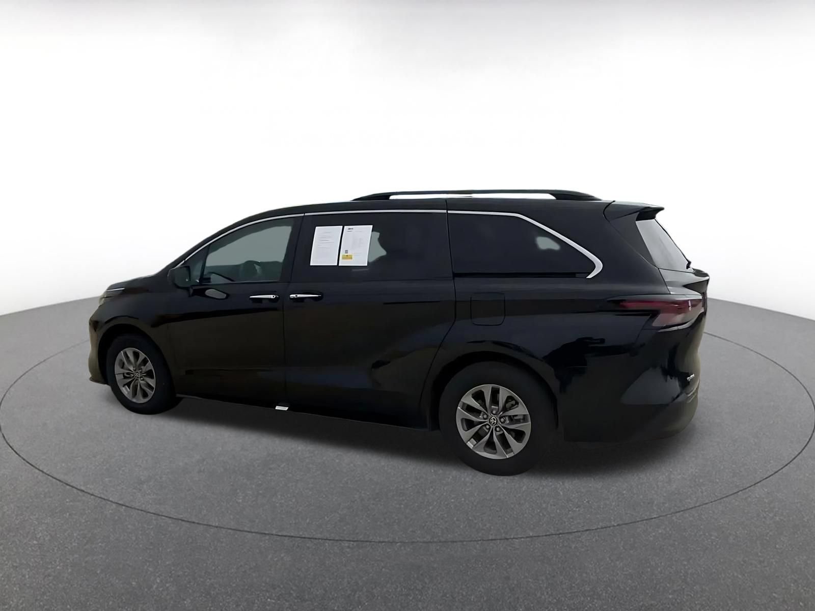 Thumbnail: 2025 Toyota Sienna - 9