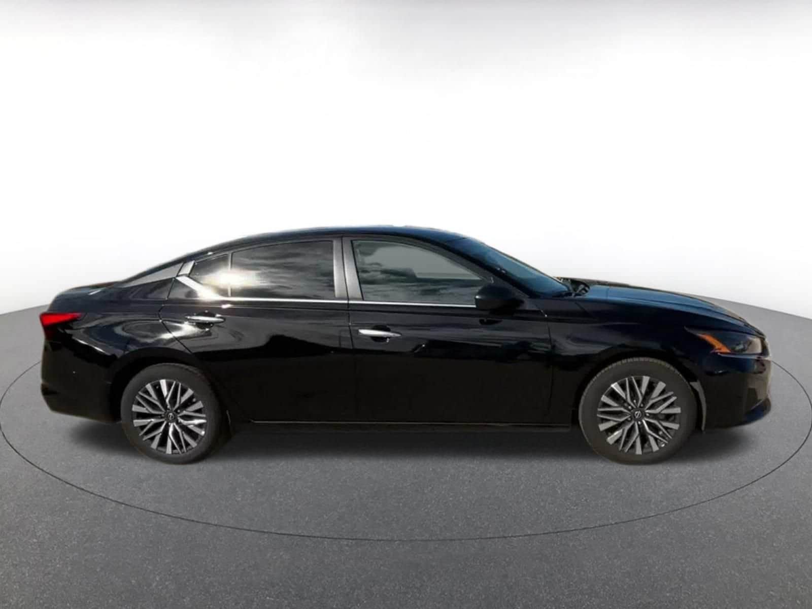 Thumbnail: 2025 Nissan Altima - 15