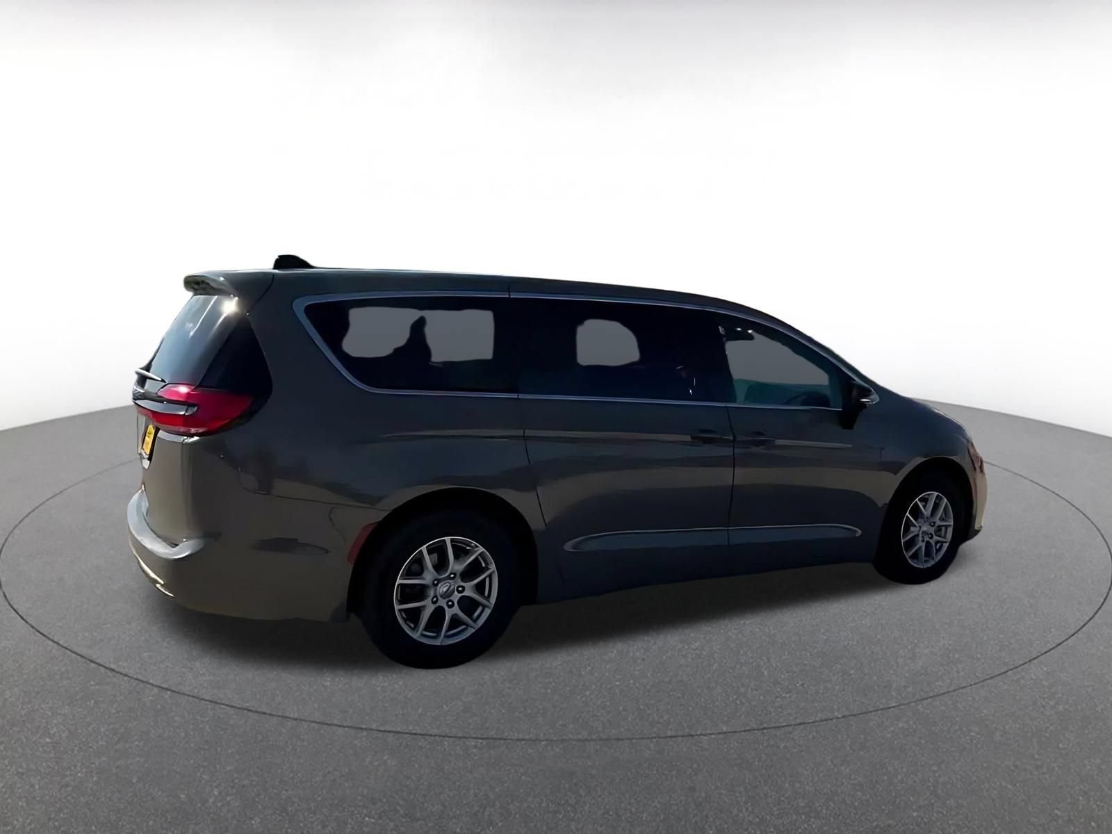 Thumbnail: 2025 Chrysler Pacifica - 14