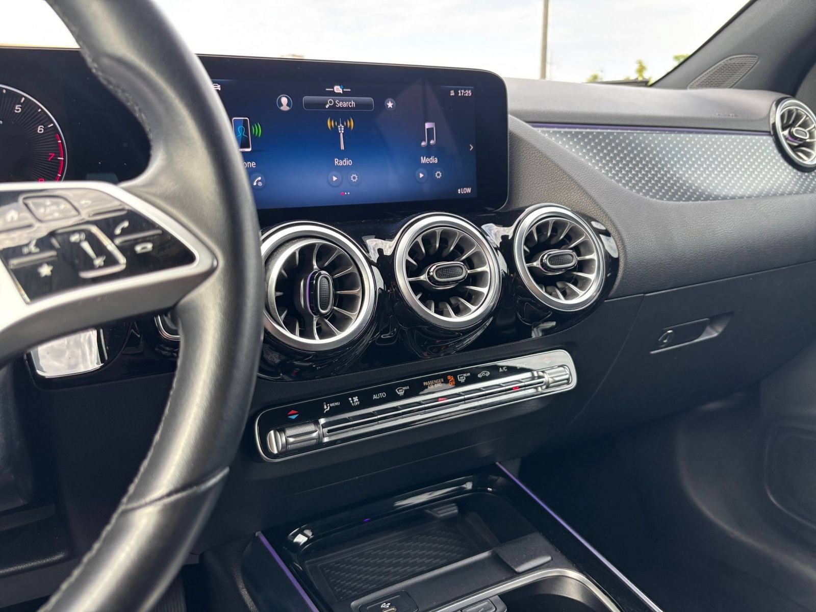 Thumbnail: 2025 Mercedes-Benz GLA - 16
