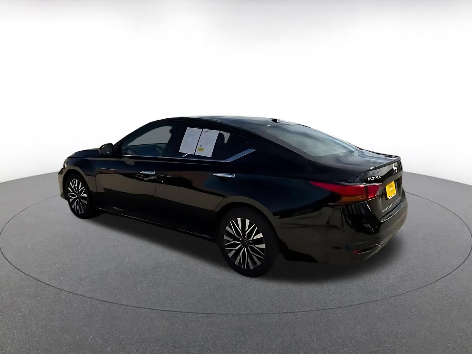 Thumbnail: 2025 Nissan Altima - 9