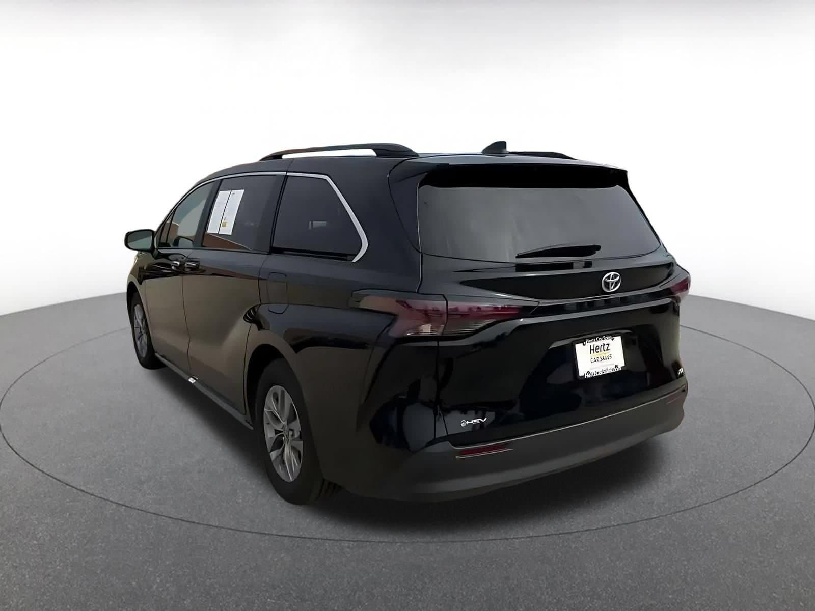 Thumbnail: 2025 Toyota Sienna - 10