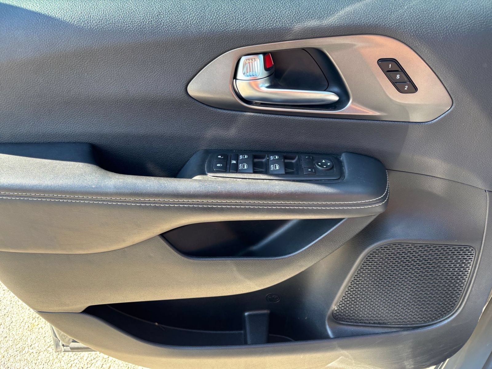 Thumbnail: 2025 Chrysler Pacifica - 18
