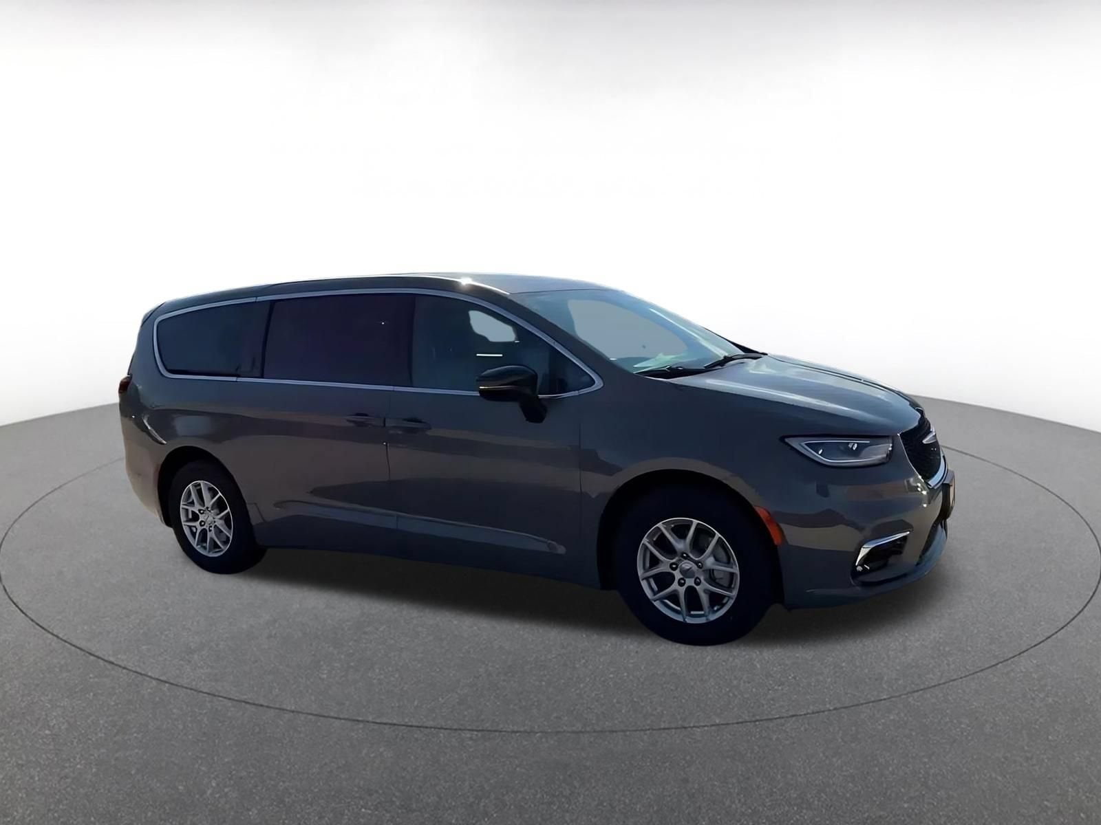 Thumbnail: 2025 Chrysler Pacifica - 2