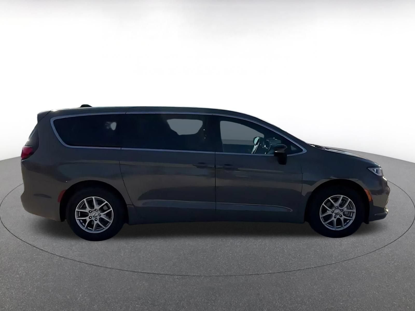 Thumbnail: 2025 Chrysler Pacifica - 15
