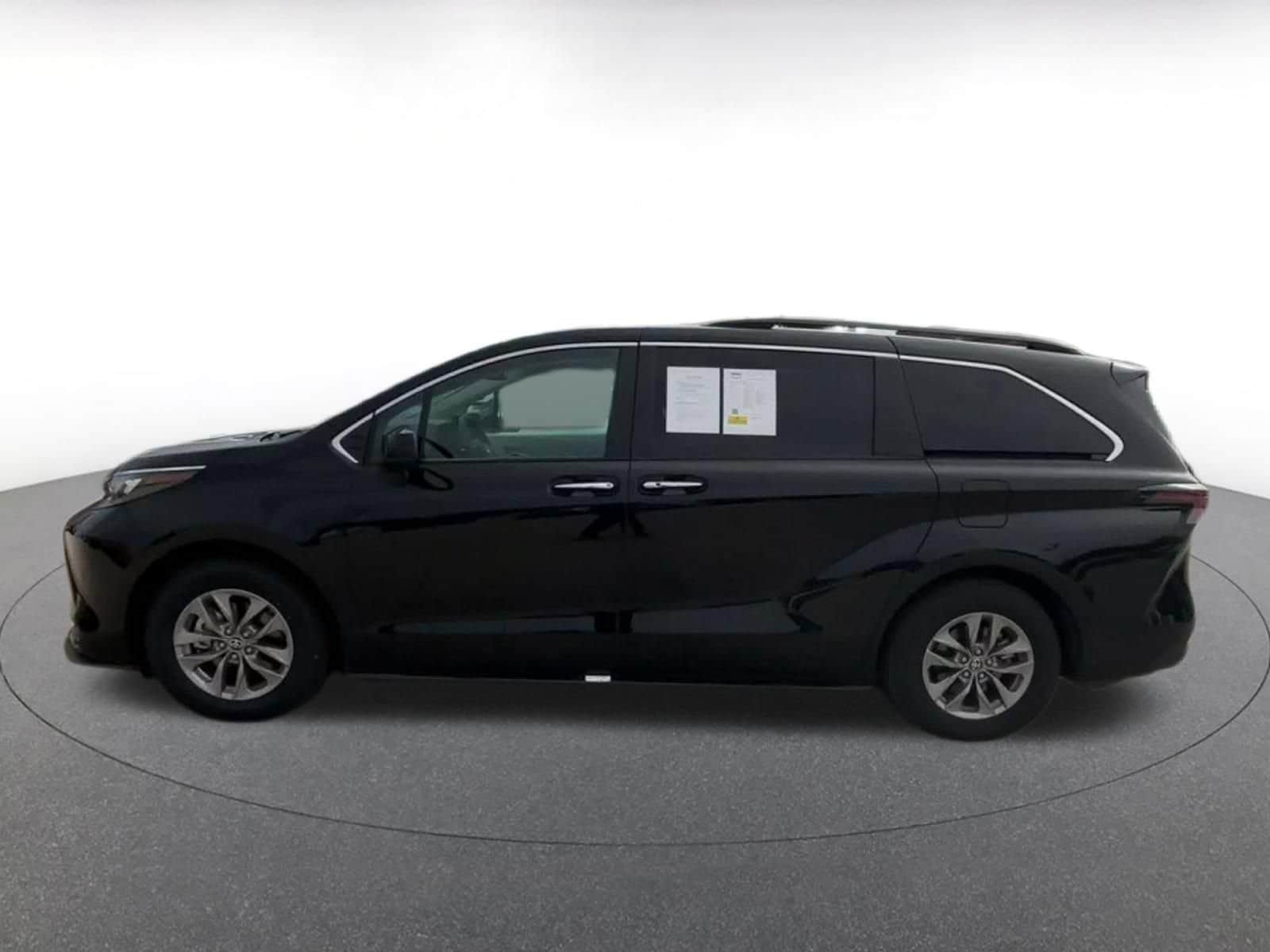 Thumbnail: 2025 Toyota Sienna - 8
